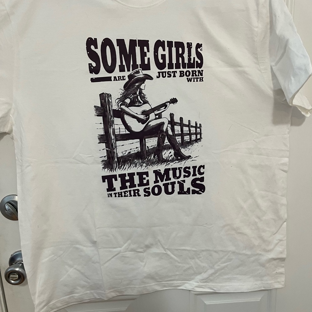 White Graphic Womens T-Shirt
PTP 26.5  L 28.5